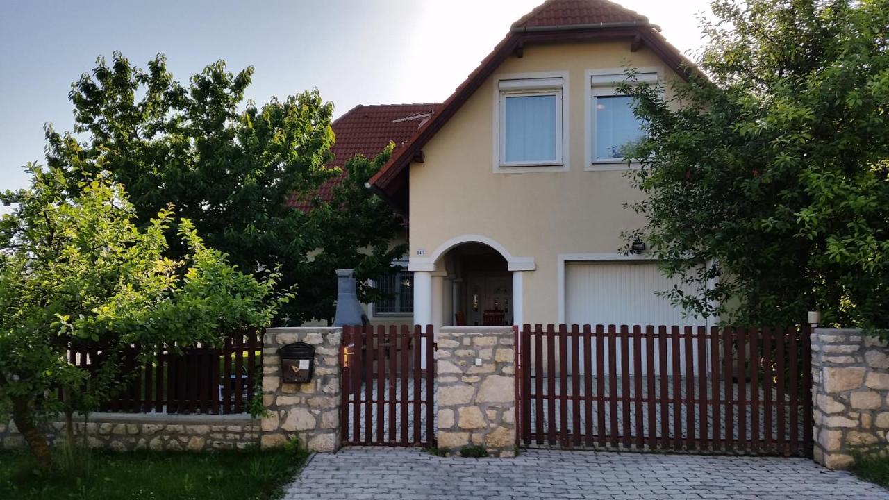 Grand Apartmanház Gyenesdiás Esterno foto