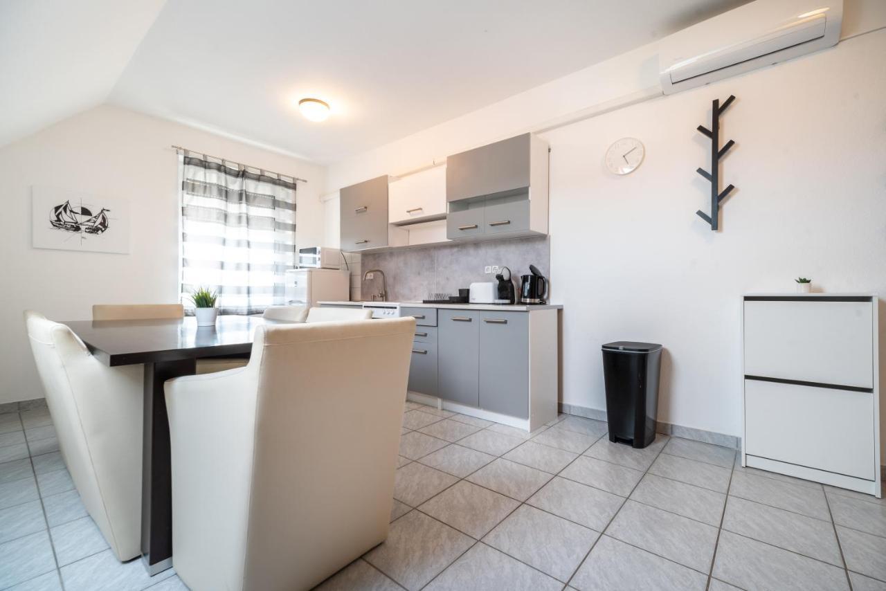 Grand Apartmanház Gyenesdiás Esterno foto