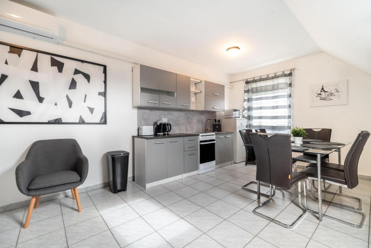Grand Apartmanház Gyenesdiás Esterno foto