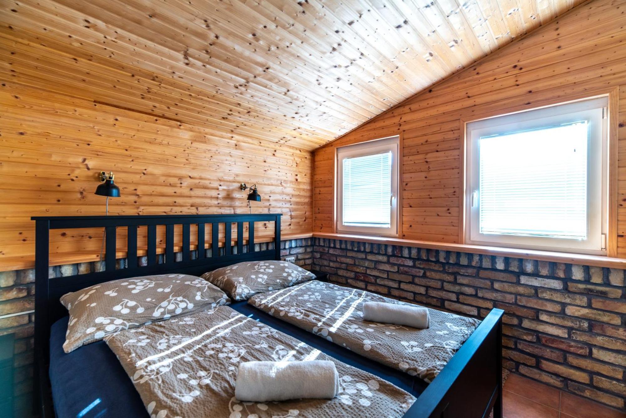 Grand Apartmanház Gyenesdiás Esterno foto